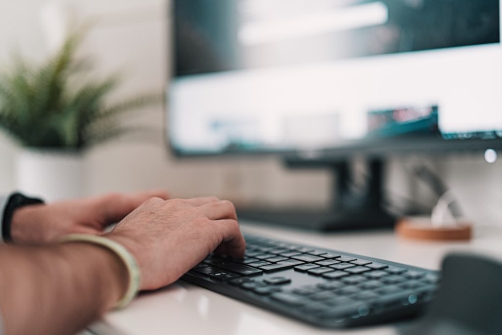Equipo usando Teamviewer empresas para soporte remoto en Barcelona